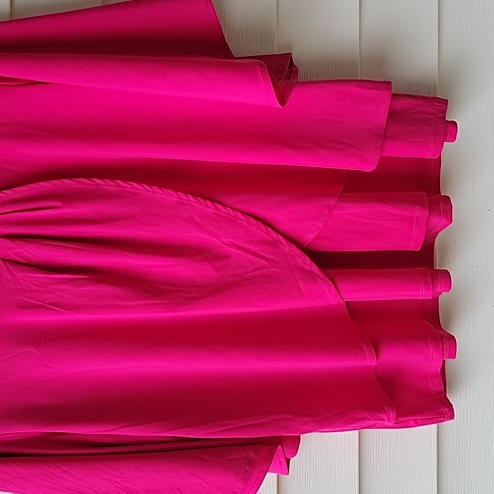 Top with Peak a Boo Bell Sleeves Size 16 - Picture 9 of 10